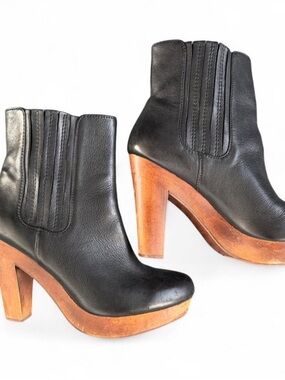 Uterque Black Leather Platform Ankle Boots with Wooden Heel